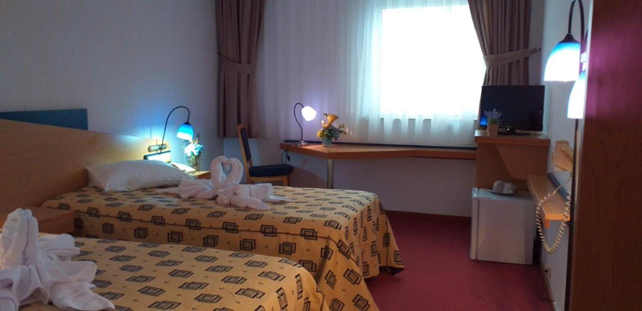 Bors Iris Hotel מראה חיצוני תמונה