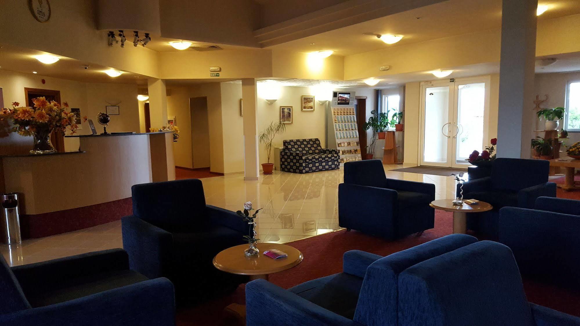 Bors Iris Hotel מראה חיצוני תמונה