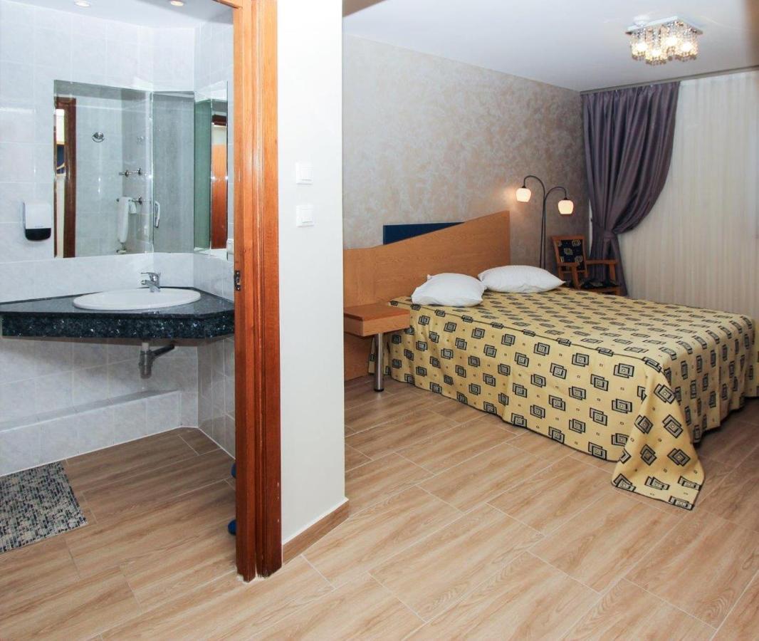 Bors Iris Hotel מראה חיצוני תמונה