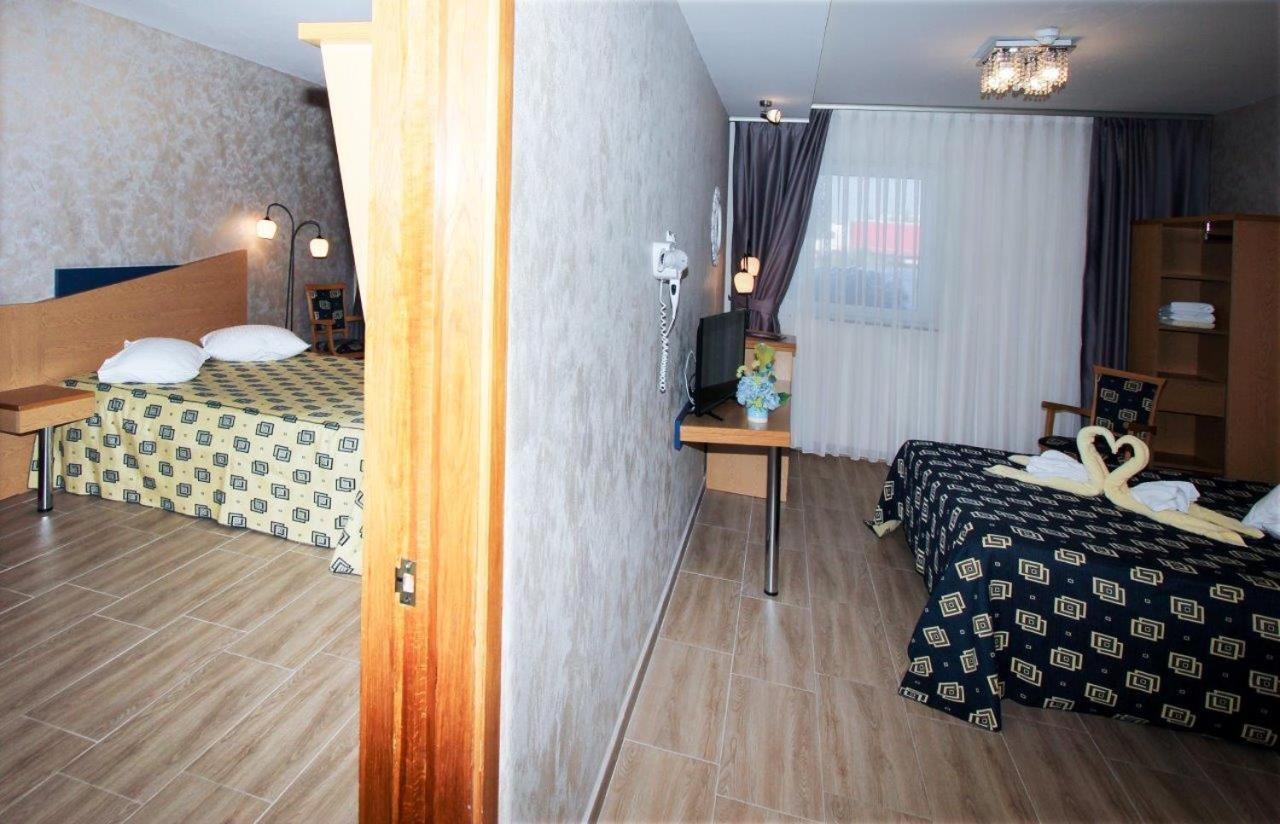 Bors Iris Hotel מראה חיצוני תמונה