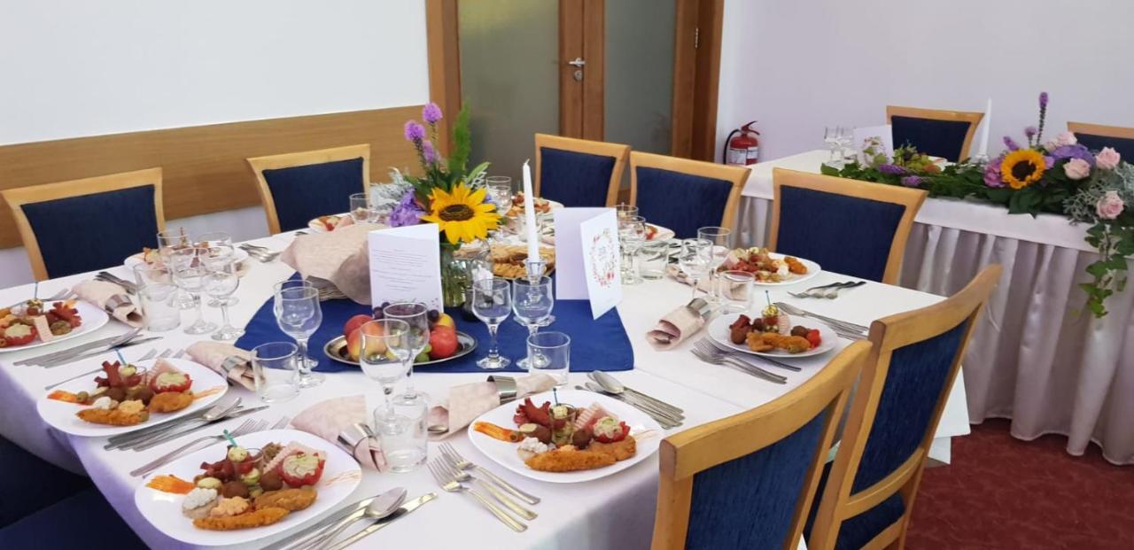 Bors Iris Hotel מראה חיצוני תמונה
